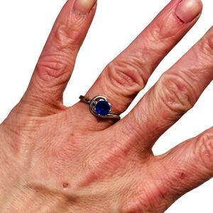 10/$25🦋 NWOT Silver & Blue Stone Fashion Ring - Size 7